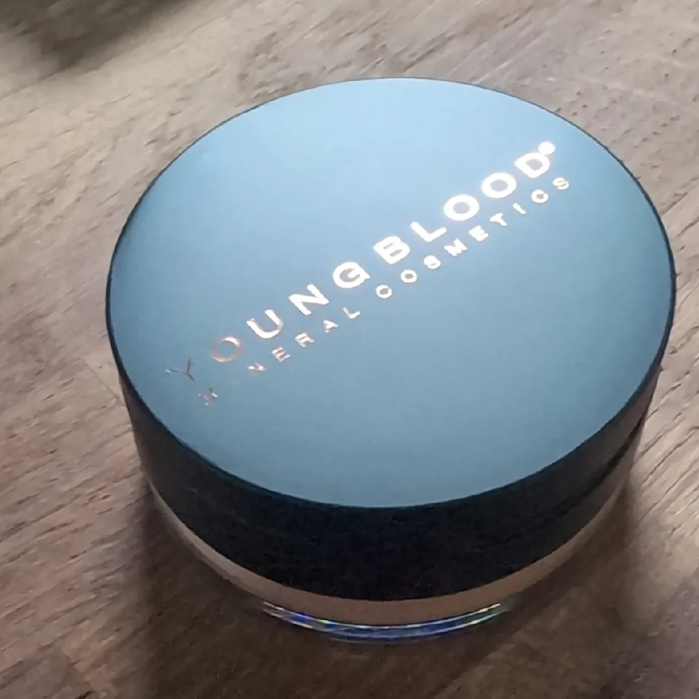 Youngblood Hi-definition Mineral Perfecting Powder in Warmth